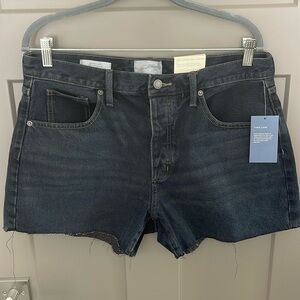 Universal Thread, Mid-Rise, 90’s Baggy Short. Size 10, 4” inseam